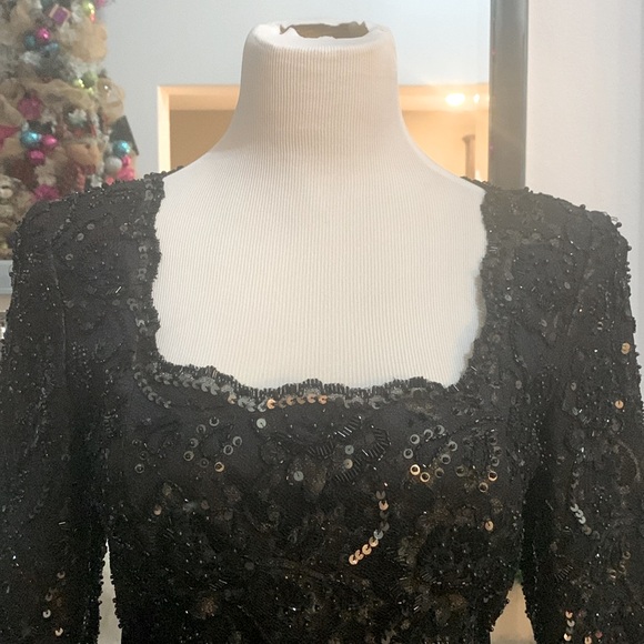 EUC Vintage Black Tie Oleg Cassini Peplum Sequined dress with belt.
Size 8 - Picture 3 of 9